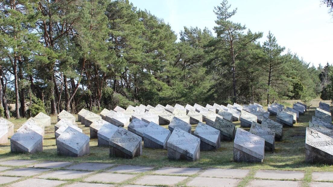 Um país da UE retira sepulturas de soldados soviéticos