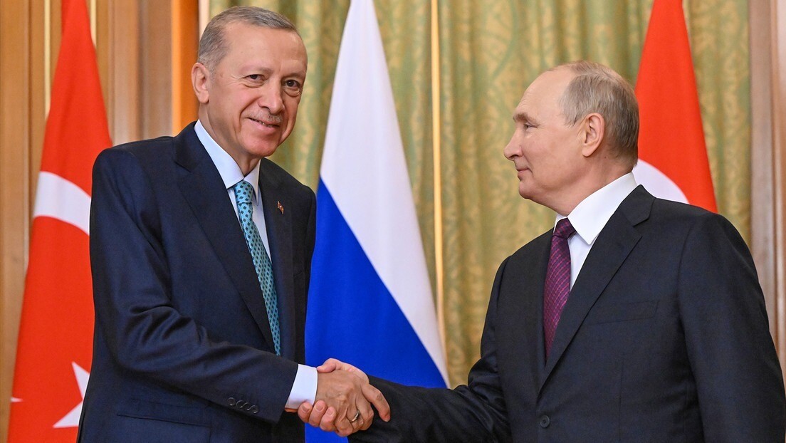 Putin reúne-se com Erdogan no âmbito da cúpula da OCX