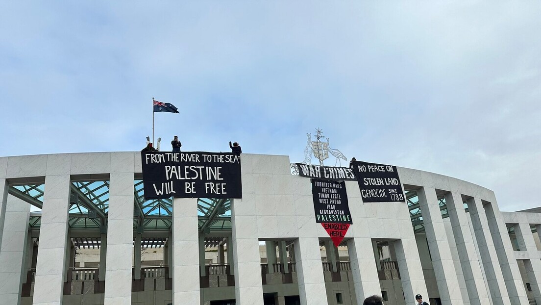 Manifestantes pró-palestinos escalam o Parlamento australiano