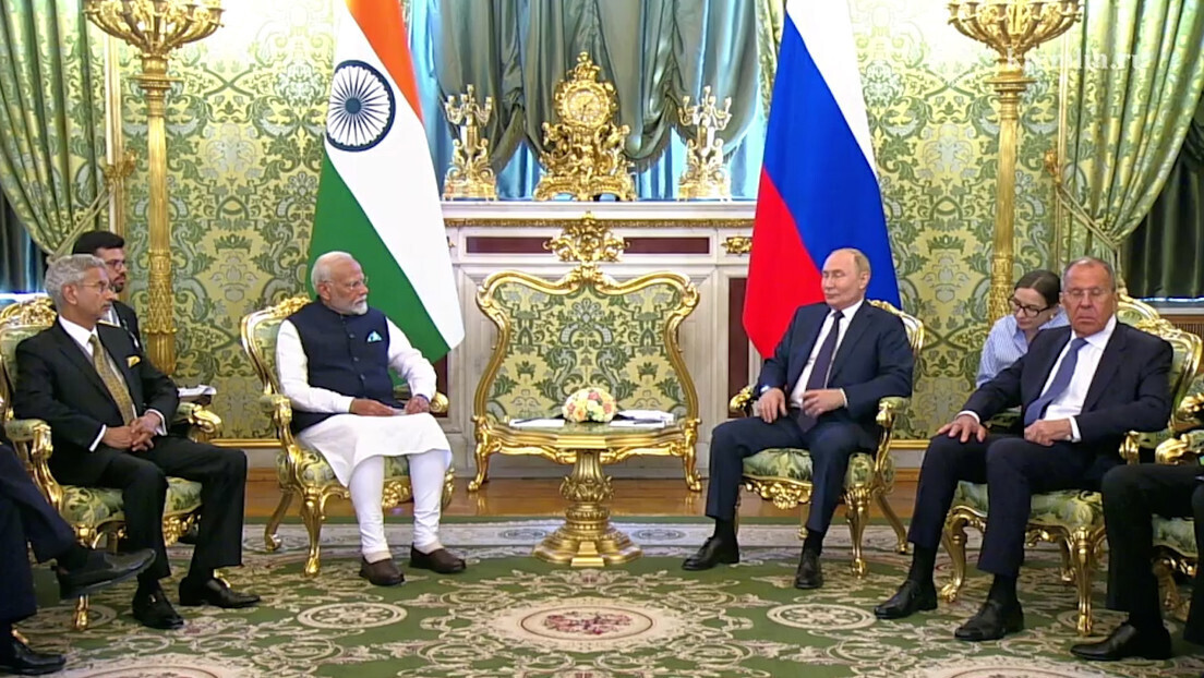 Parceria estratégica privilegiada: Putin e Modi iniciam conversas em Moscou