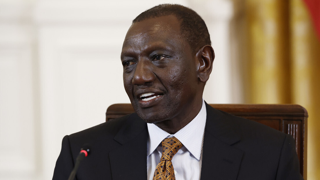Presidente do Quênia dissolve o Governo em meio a protestos