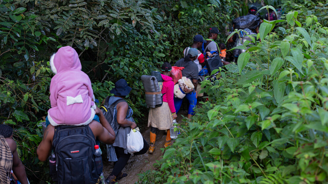 Panamá fecha cinco passagens de fronteira em Darién com arame farpado e serpentinas