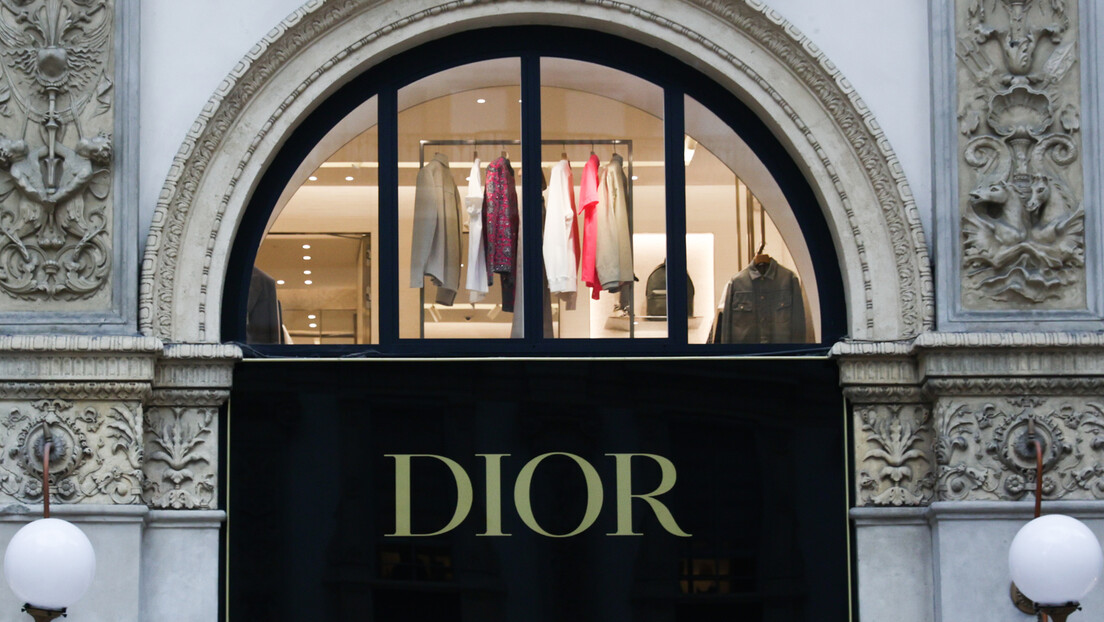 Dior e Armani são investigadas por explorar trabalhadores em suas fábricas na Itália