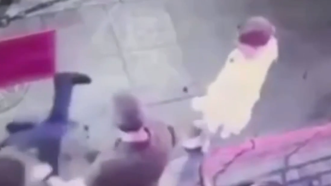 VÍDEO: Homem incomoda garota na rua e recebe um poderoso nocaute