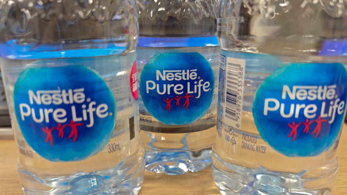 Nestlé é acusada de vender água contaminada com fezes