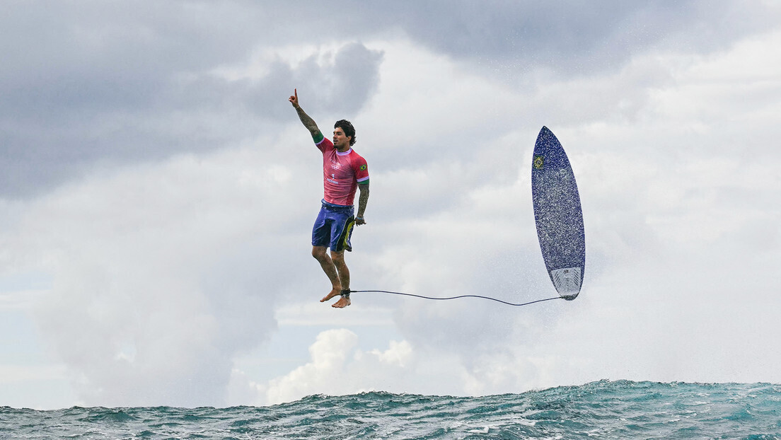 A melhor foto das Olimpíadas é de um surfista brasileiro