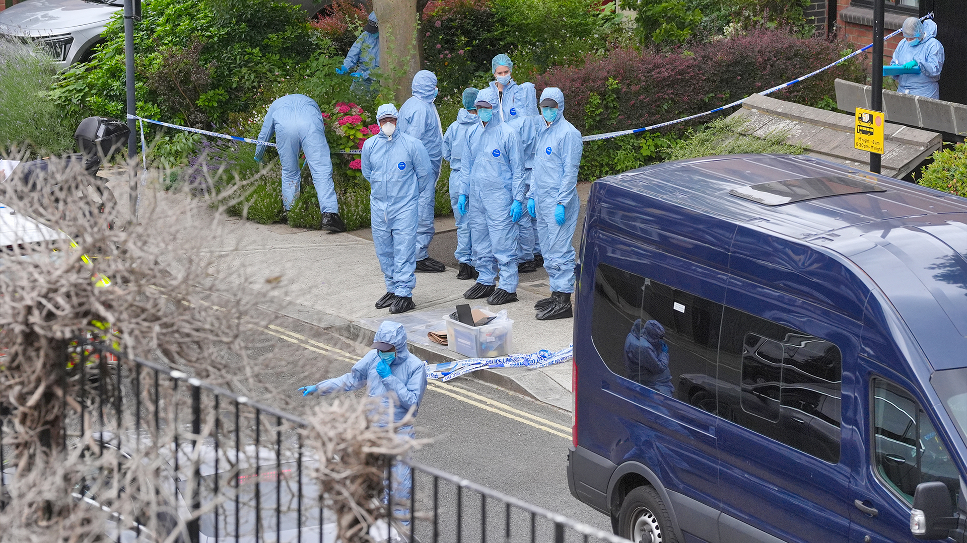 Restos mortais de dois homens são encontrados em malas em Londres