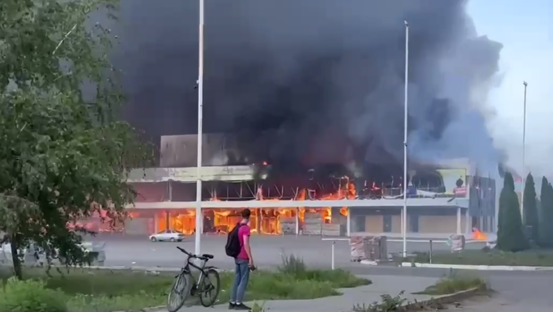 Ucrânia lança um ataque contra um centro comercial em Donetsk, informam autoridades