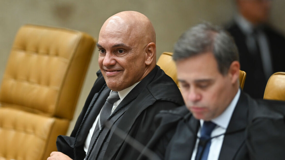 Alexandre de Moraes ameaça suspender as atividades do X no Brasil