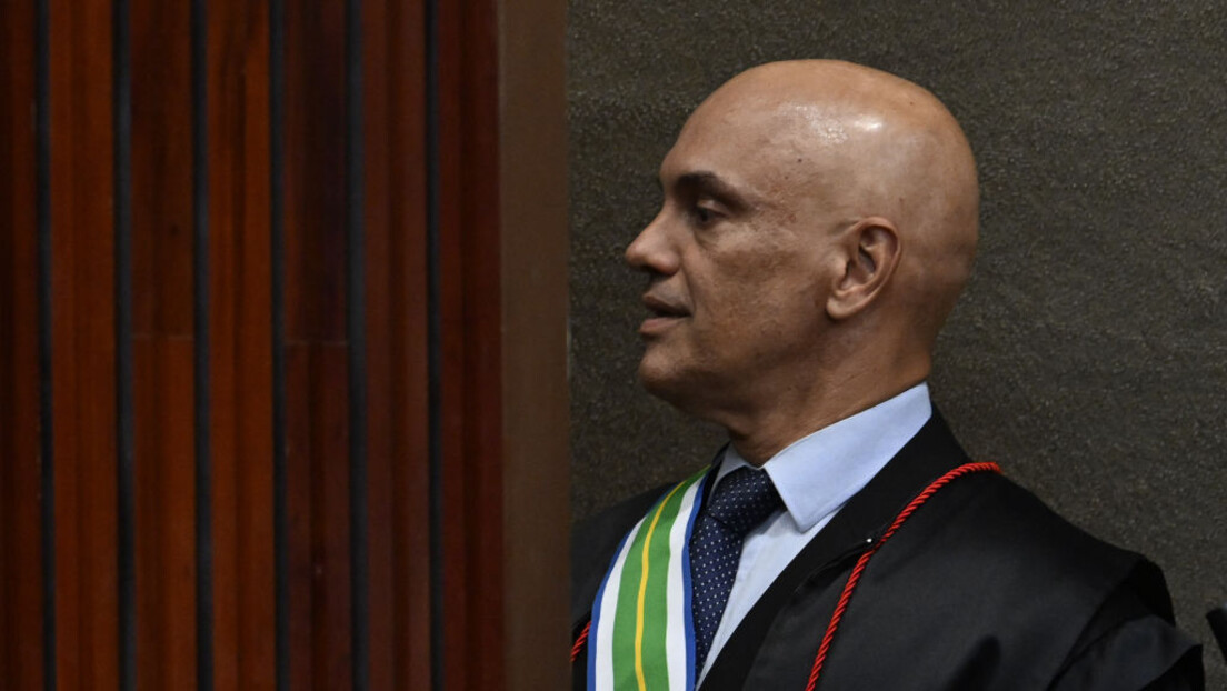 Moraes ordena bloqueio da rede social X