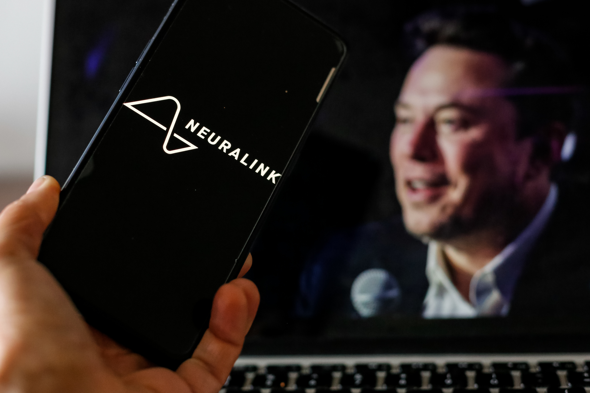 Musk: "Em 10 anos, haverá milhões de pessoas com o chip cerebral Neuralink"