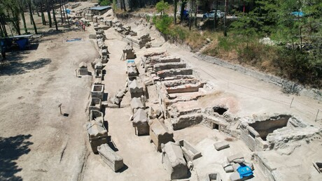 Arqueólogos encontram necrópole romana oculta na Turquia