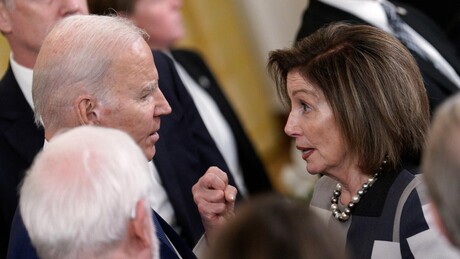"Nunca fiquei tão impressionada com sua operação política", diz Pelosi sobre Biden