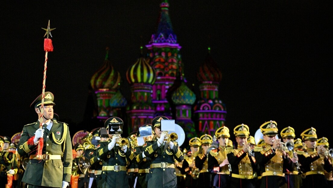 VÍDEO: Veja como foi a cerimônia de encerramento do festival militar russo "Spasskaya Bashnia"