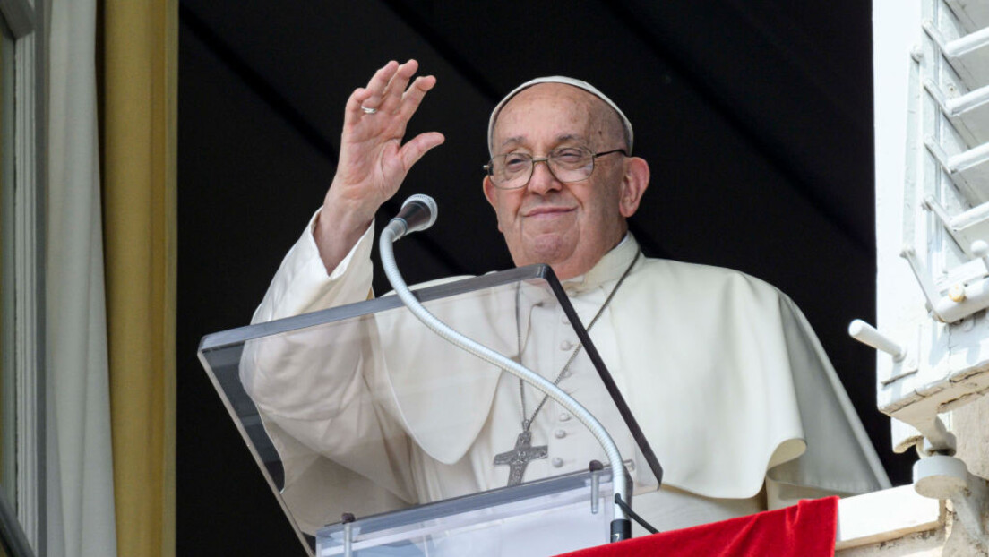 Papa Francisco inicia a mais longa turnê de seu pontificado