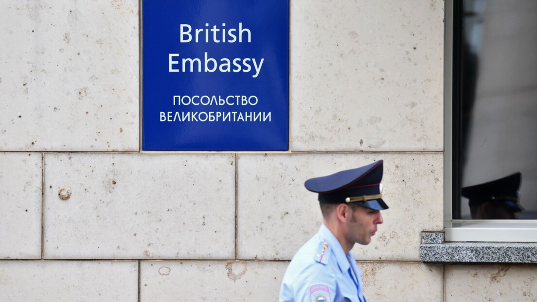 Rússia expulsa seis diplomatas britânicos por espionagem