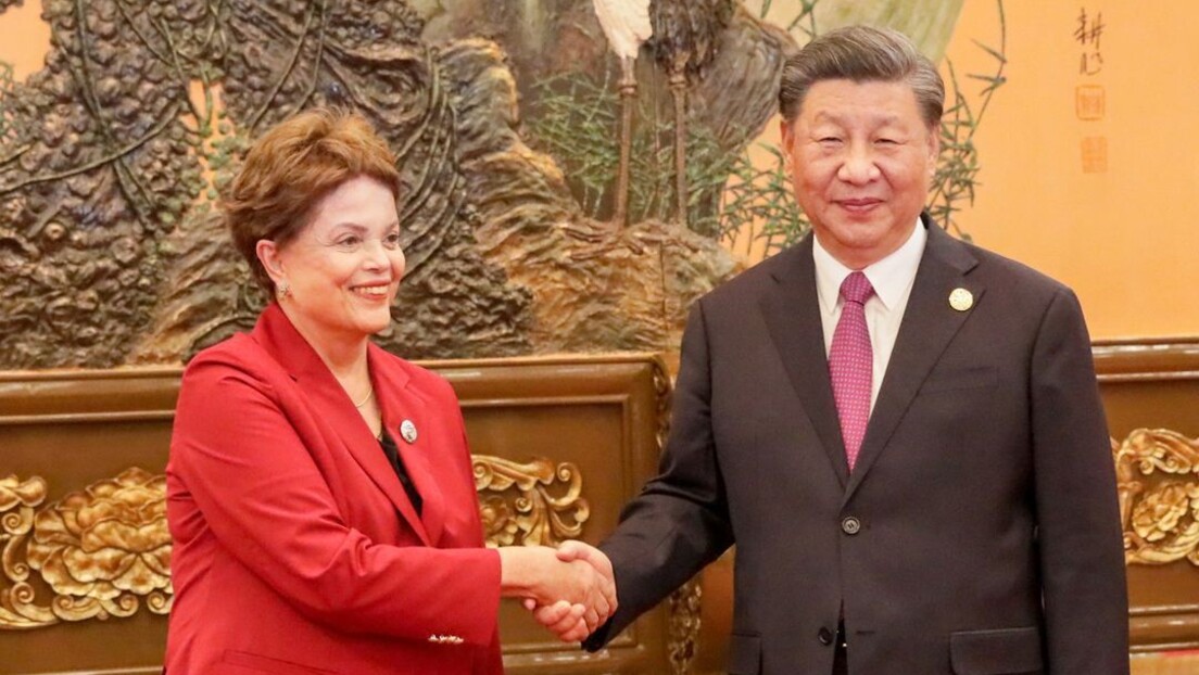 Xi Jinping assina decreto que concede medalha a Dilma Rousseff