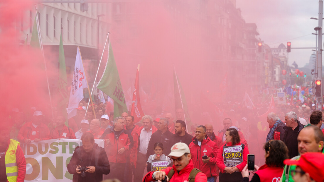 Milhares protestam em Bruxelas contra cortes de empregos na Audi