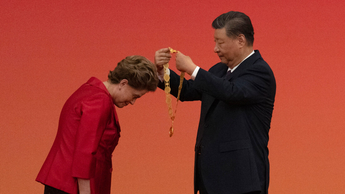 Dilma Rousseff recebe "Medalha da Amizade" em cerimônia presidida por Xi Jinping