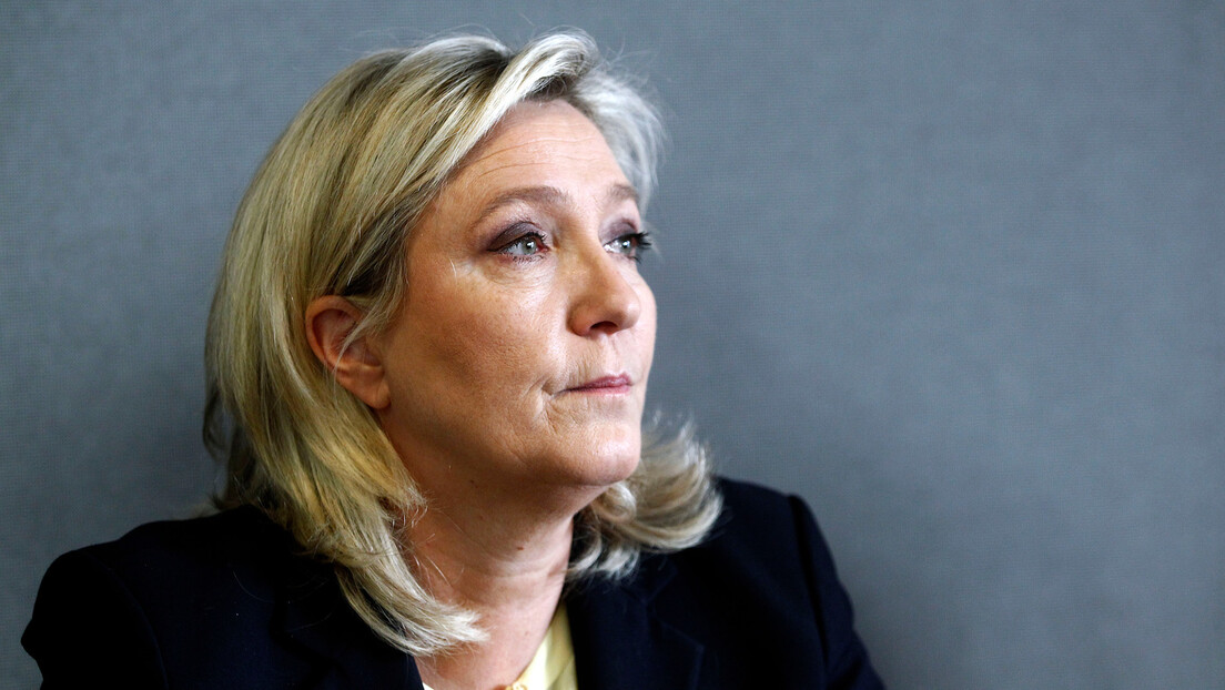 Marine Le Pen está sendo julgada em Paris