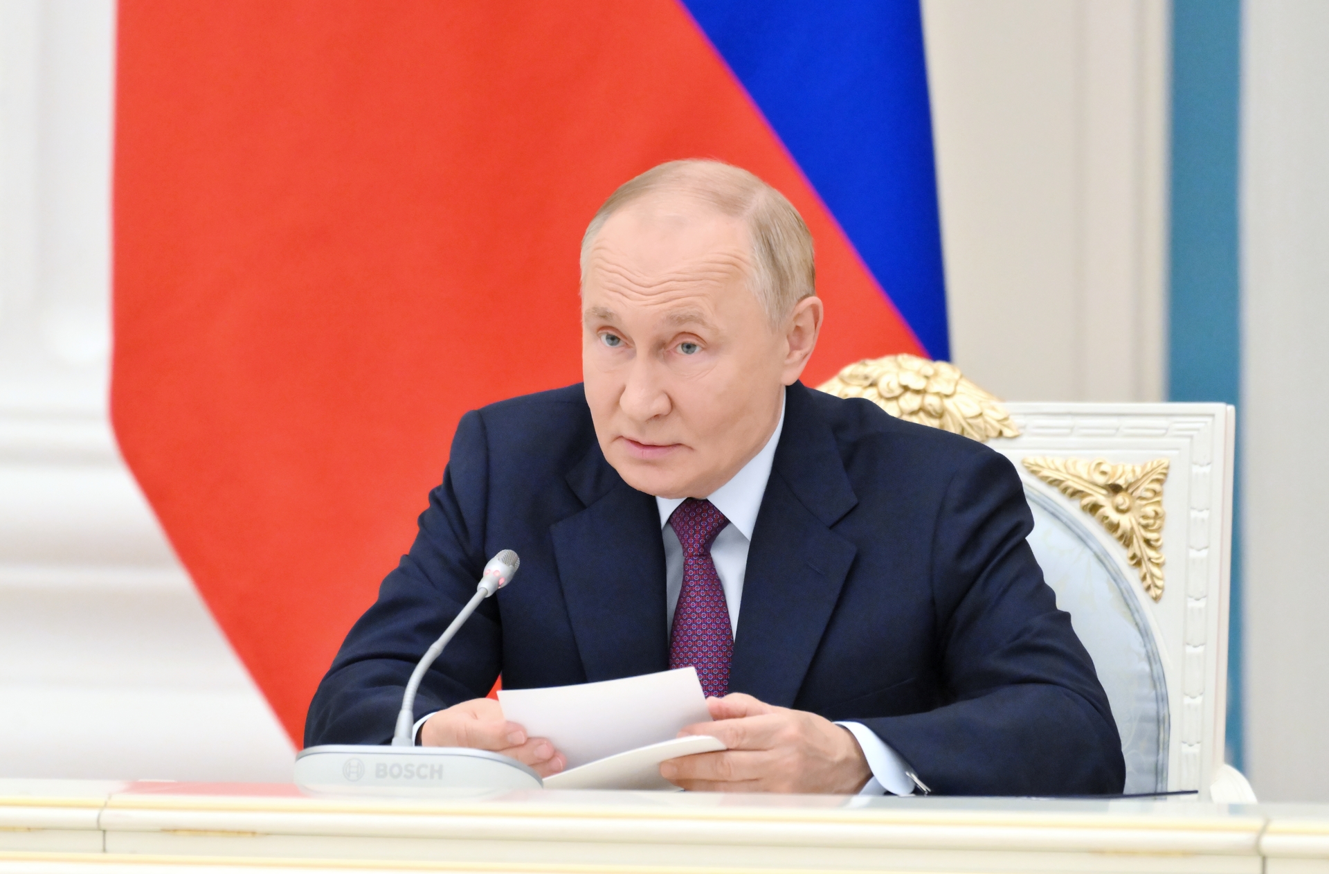 Putin: "Contribuição do BRICS para a economia mundial excede a do G7 e continua a crescer"