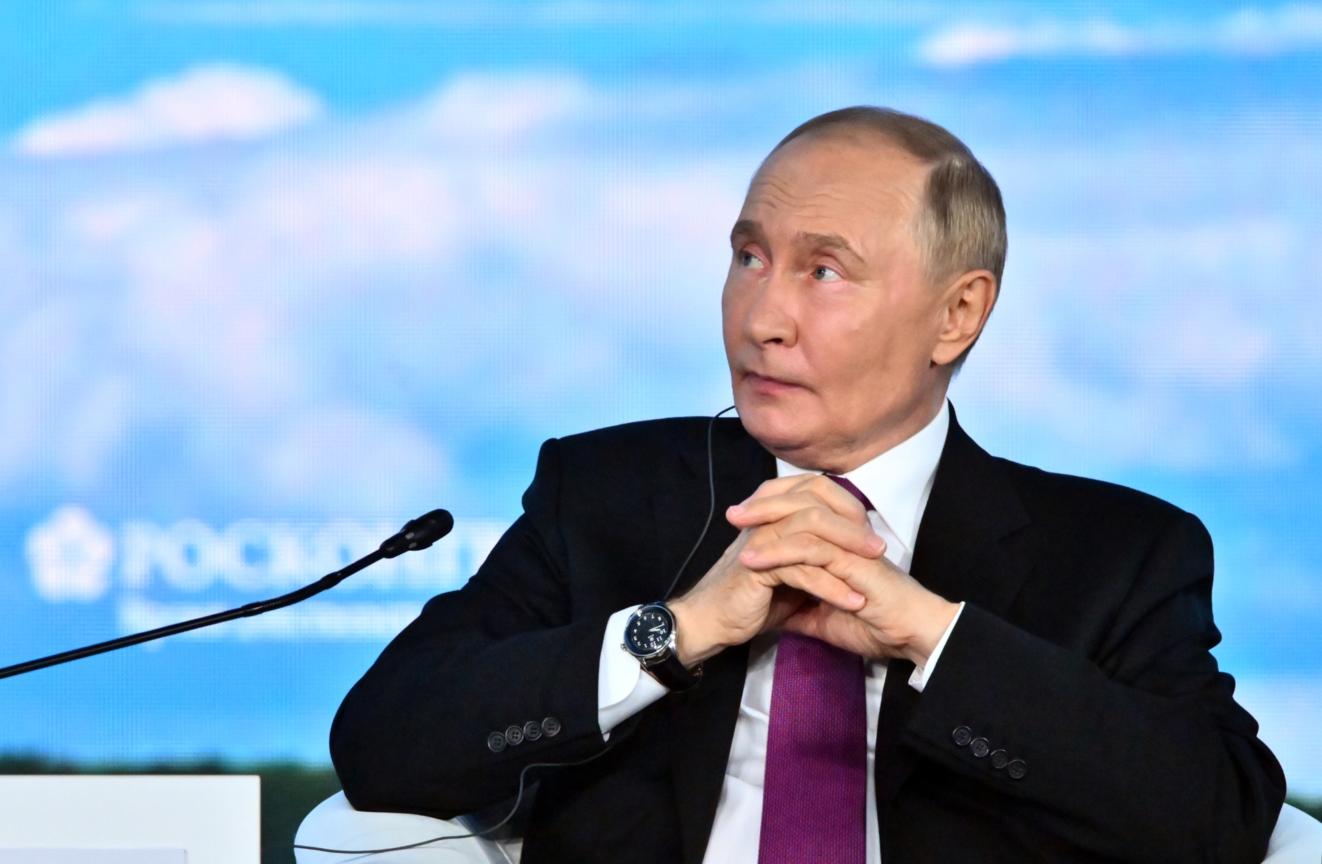 Putin: "O Ocidente não quer concorrência, pois não consegue lidar com ela"