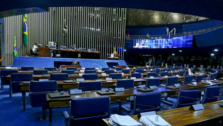 Congressistas pressionam governo Lula a cumprir acordo sobre decreto das armas