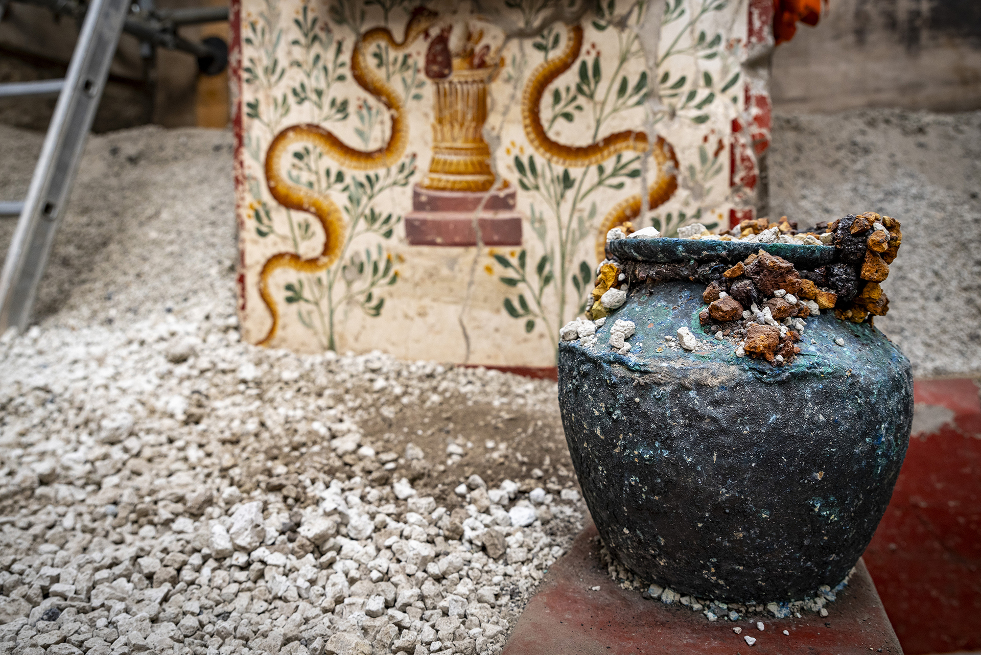 "Mini apartamento" com afrescos eróticos intactos é descoberto em Pompéia