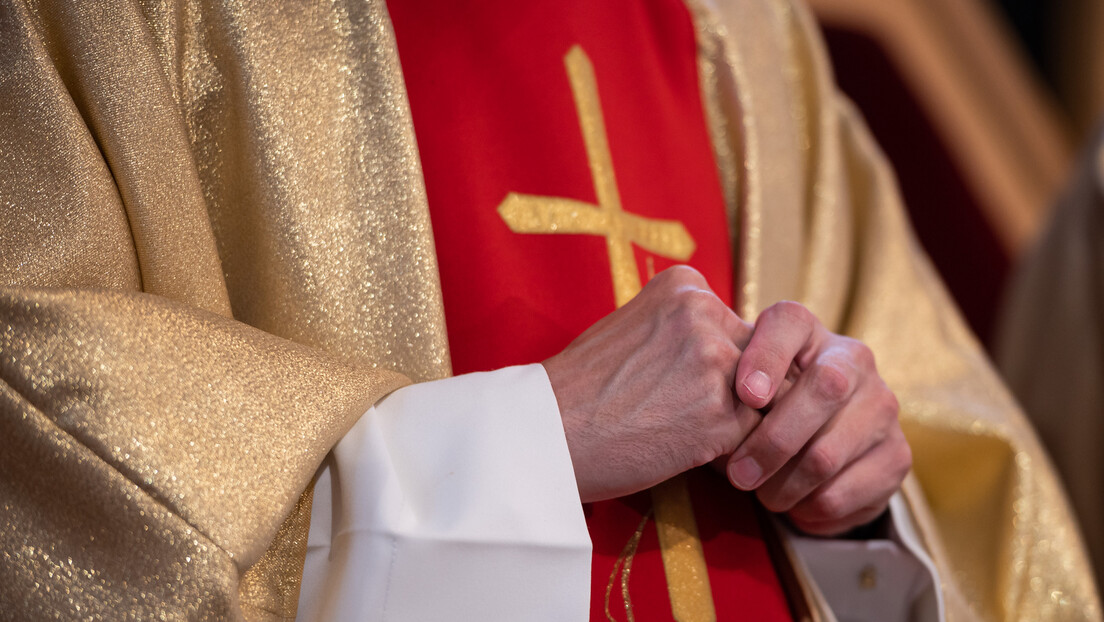 Católicos brasileiros apoiam a ideia de "mulheres padres", aponta pesquisa