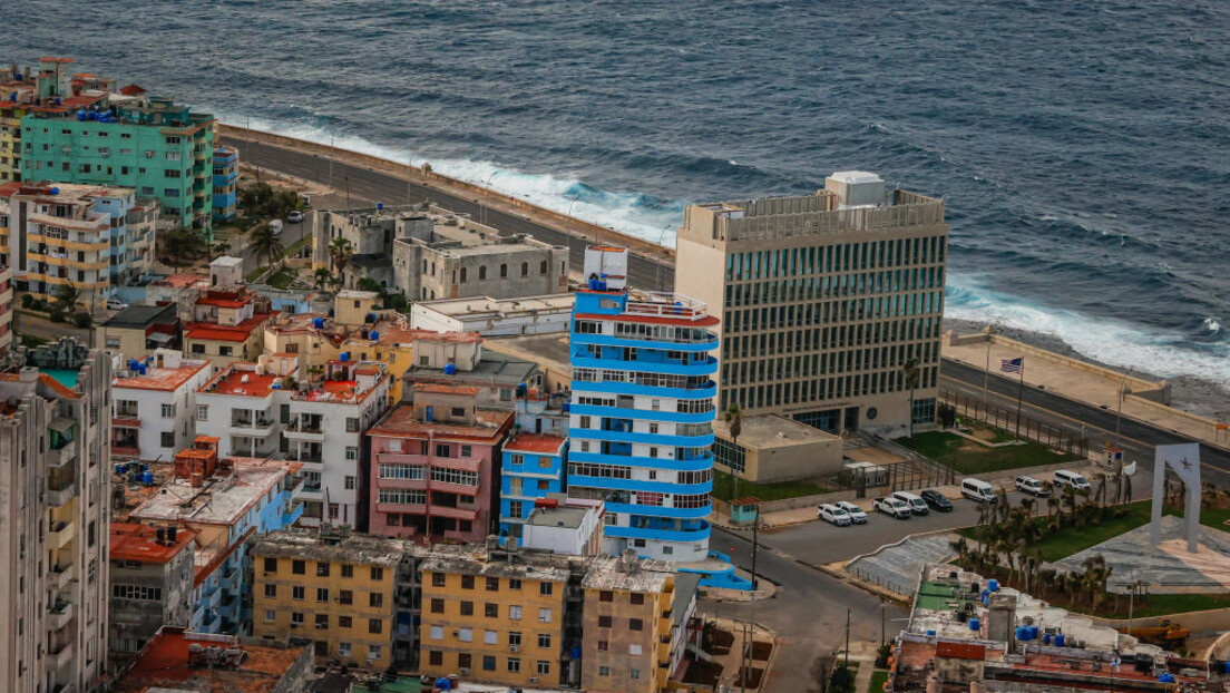 Furacão Rafael atinge a categoria 2 conforme se dirige à Cuba