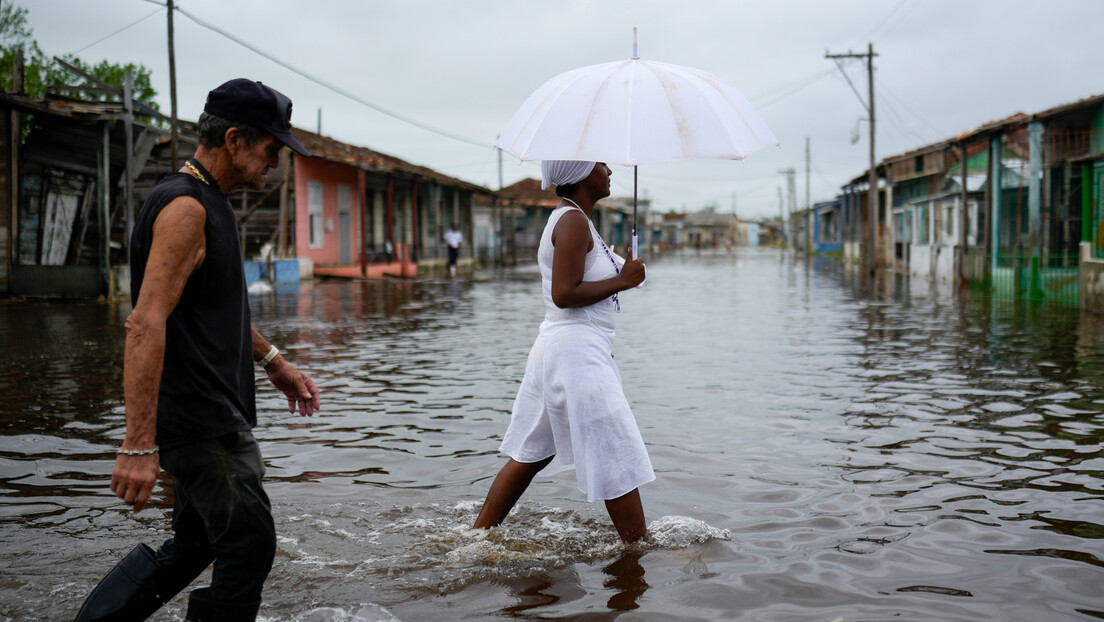 Rafael devasta Cuba, deixando rastro de destruição e país no escuro