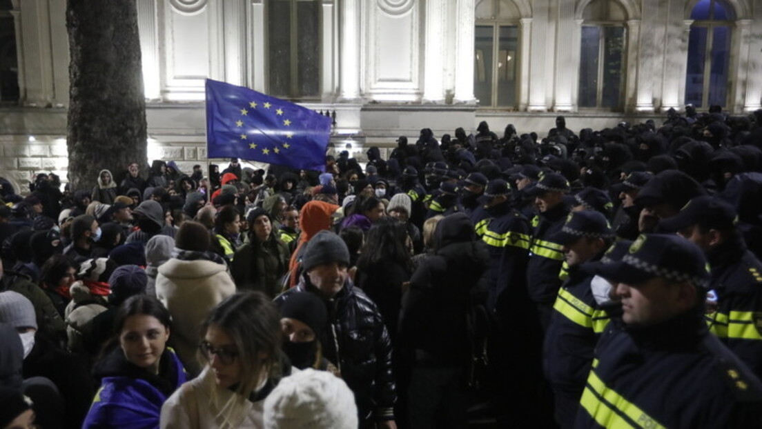 Manifestantes pró-UE entram em confronto com a Polícia na Geórgia (VÍDEOS)