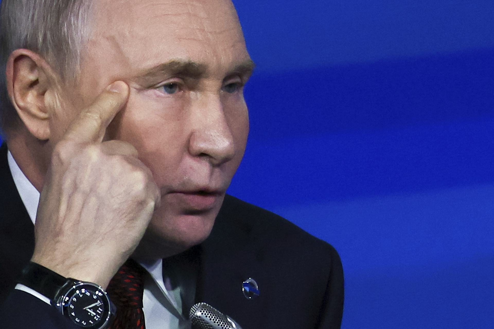 Putin responde o que está faltando na Europa