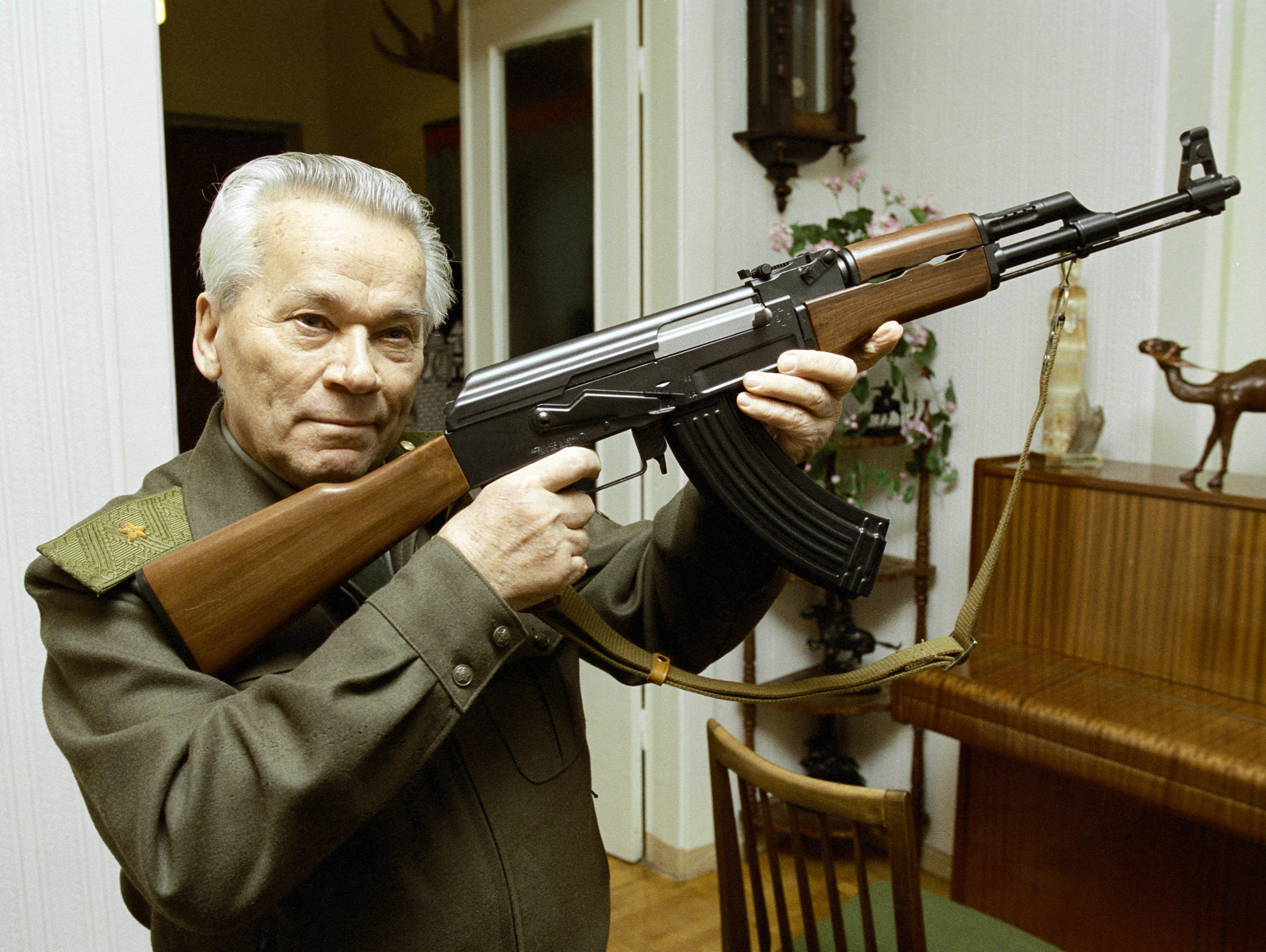 "Criei armas para proteger minha pátria": 105º aniversário do nascimento de Mikhail Kalashnikov