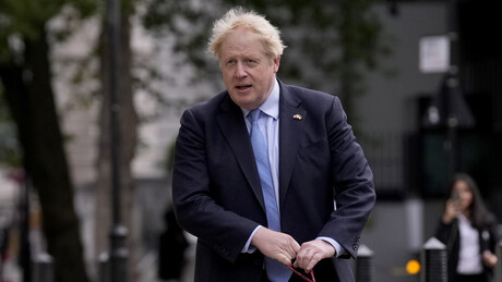 Boris Johnson admite 'guerra por procuração' contra Rússia