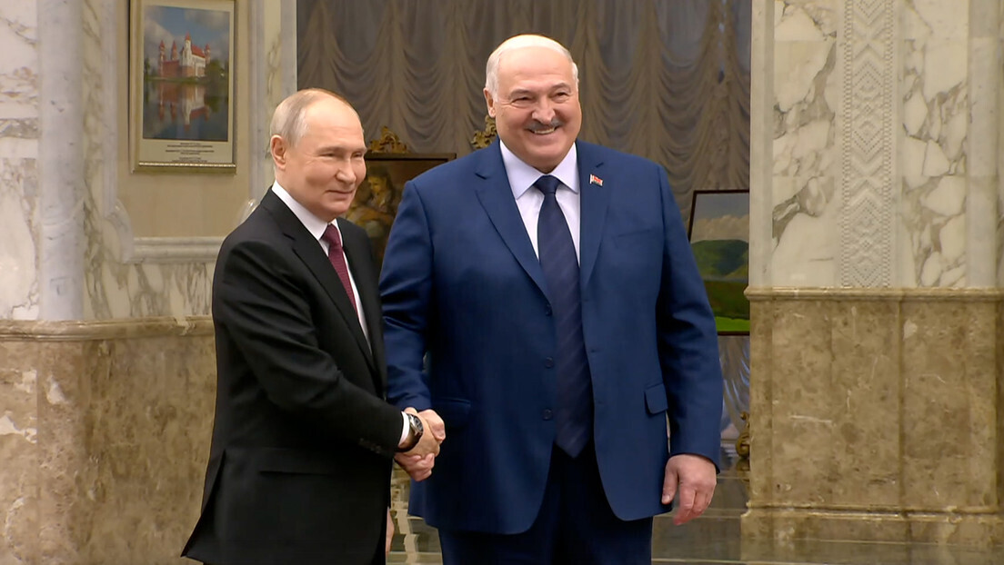 Putin chega a Belarus em visita oficial