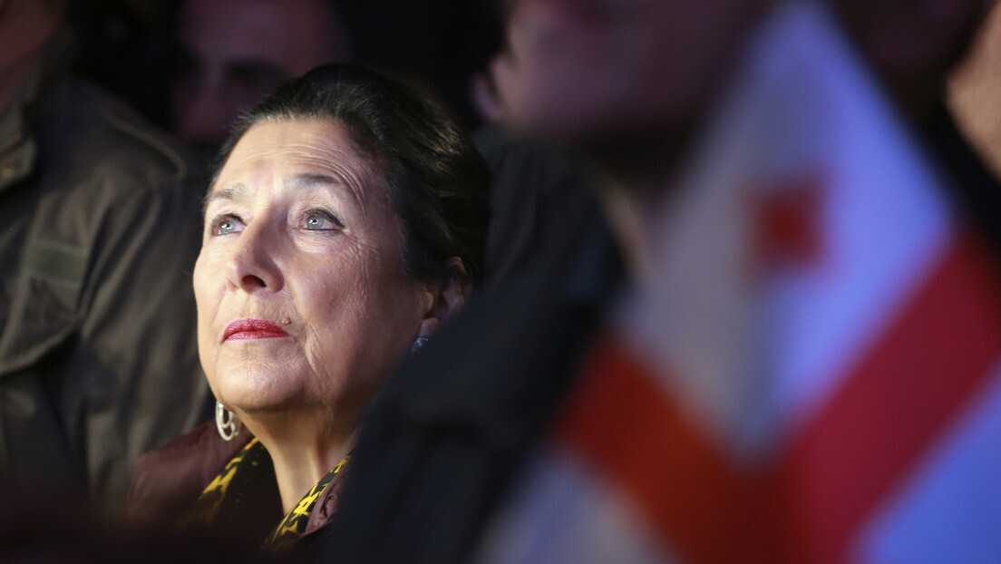 Presidente da Geórgia afirma que "não vai a lugar nenhum"