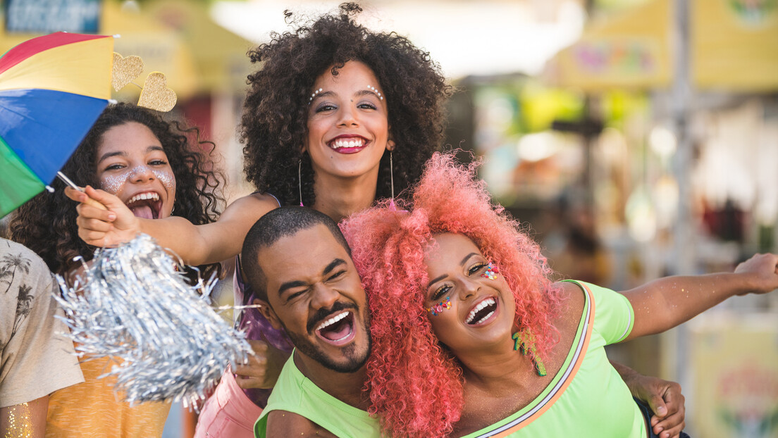 49% dos brasileiros acreditam que país vai melhorar no próximo ano, revela pesquisa