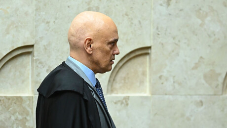 Advogados de Bolsonaro exigem afastamento de Moraes da investigação sobre golpe