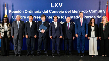 Lula evita foto com Milei, que assume posto de presidente temporário do Mercosul