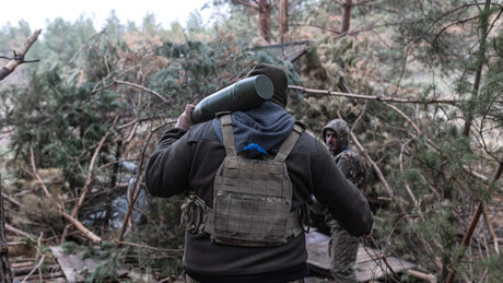 Zelensky sugere o envio de tropas estrangeiras para a Ucrânia "enquanto o país não fizer parte da OTAN"