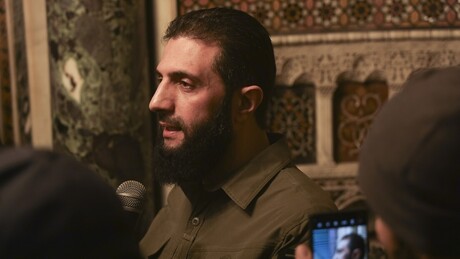 Líder da oposição síria se reúne com o primeiro-ministro para discutir a transferência de poder