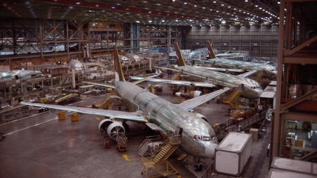 Boeing retoma a produção dos aviões comerciais 777 e 767