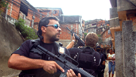 Maioria dos brasileiros tem mais medo do que confiança na polícia, aponta pesquisa