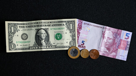 Dólar fecha o ano acima de R$6,00 pela primeira vez na história