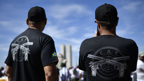 Lula assina decreto regulando venda, posse, porte e uso de armas de fogo