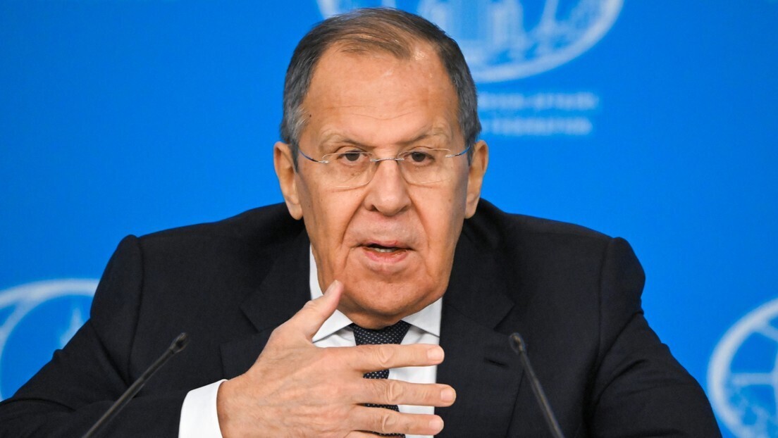 Lavrov: Rússia está disposta a discutir garantias de segurança ao país 'que agora chama-se Ucrânia'