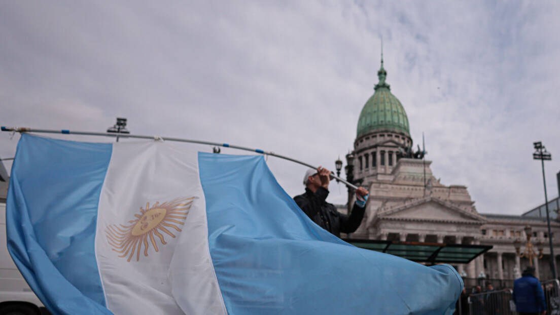 Inflação da Argentina em 2024 diminuiu 90% em relação ao ano anterior