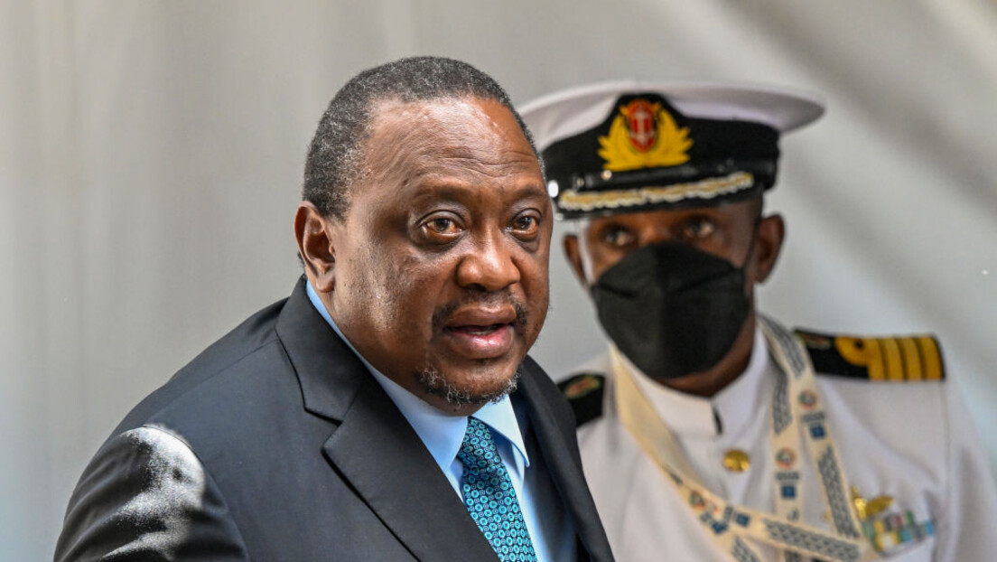 'Vocês não pagam impostos na América': Ex-presidente do Quênia reage a bloqueio de Trump