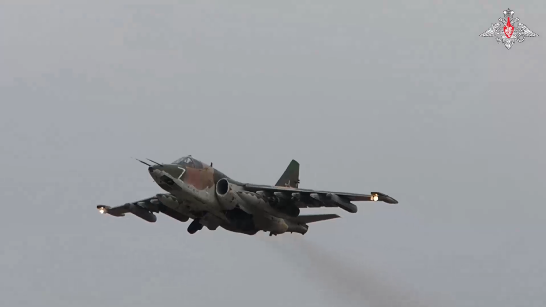 VÍDEO: 'Tanques voadores' Su-25 atacam tropas ucranianas na província de Kursk